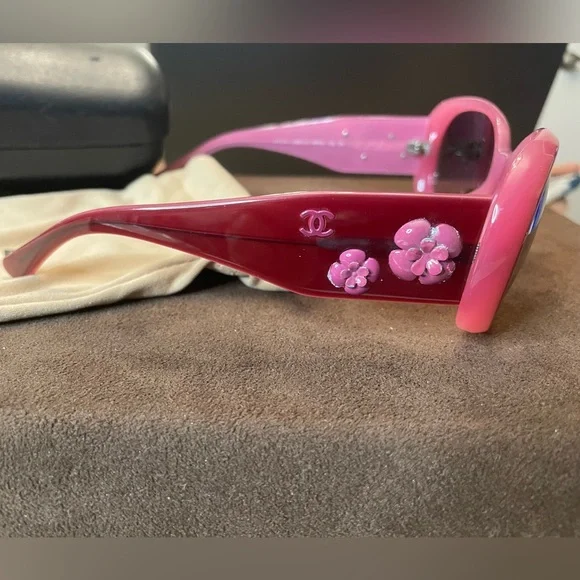 CHANEL Adorable Pink Floral Accent Sunglasses - Picture 3 of 11